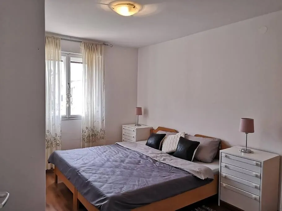 Apartament Leda Pula 0*,